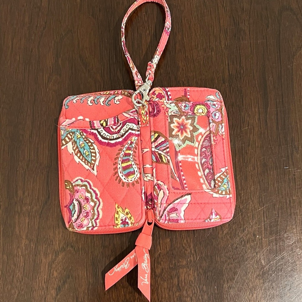Vera Bradley Wristlet Wallet Womens Small Pink Paisley Quilted Excellent ID Slot